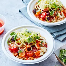 Salade de quinoa, halloumi, tomate et vinaigrette à l'échalote